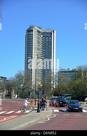 London Hilton on Park Lane Hotel da Hyde Park, Sud di azionamento del carrello, Mayfair, Westminster, London, England, Regno Unito Foto Stock