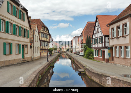 Wissembourg, Francia, Fachwerkhaeuser e il fiume Lauter in Wissembourg Foto Stock