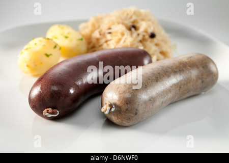 Riedlingen, Germania, il sangue e la salsiccia di fegato di maiale con crauti e patate Foto Stock