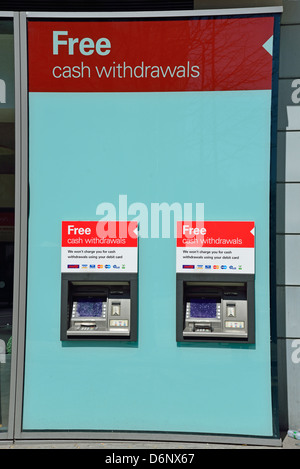 HSBC Bank ATM Bancomat, Oxford Street, West End, London, Greater London, England, Regno Unito Foto Stock