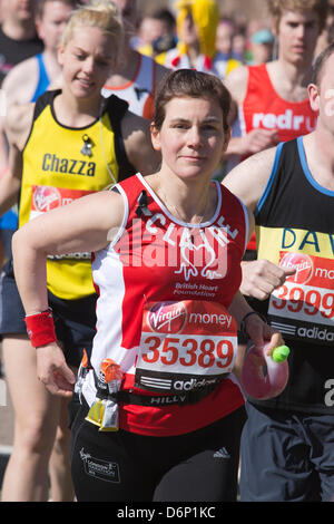 Greenwich, Londra, Regno Unito. Xxi Aprile, 2013. Corridori della maratona su Shooters Hill, Greenwich, alla VIRGIN LONDON MARATHON 2013. Foto: Nick Savage/Alamy Live News Foto Stock