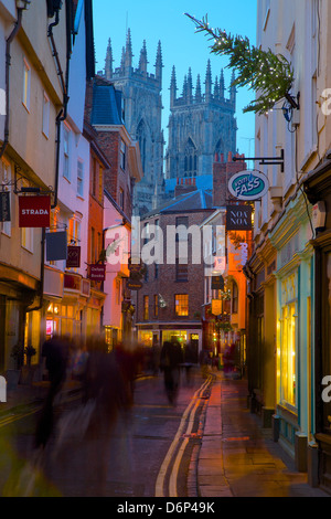 Colliergate e York Minster a Natale, York, Yorkshire, Inghilterra, Regno Unito, Europa Foto Stock