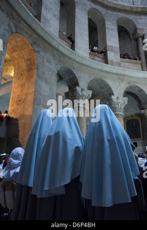 Pontificia cattolica della messa e la Processione del Santissimo Sacrement il Giovedì Santo. Santo Sepolcro. Gerusalemme la città vecchia. Israele. Foto Stock