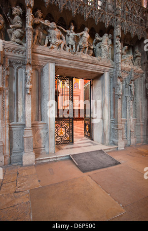L ingresso del coro nella cattedrale di Chartres, Sito Patrimonio Mondiale dell'UNESCO, Chartres, Eure-et-Loir, centro, Francia, Europa Foto Stock