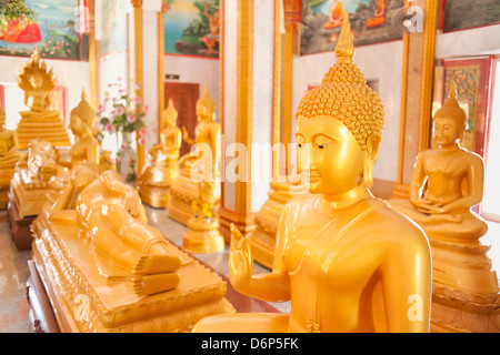 Statue, Karon Beach, Tempio buddista, Isola di Phuket, Phuket, Thailandia, Sud-est asiatico, in Asia Foto Stock