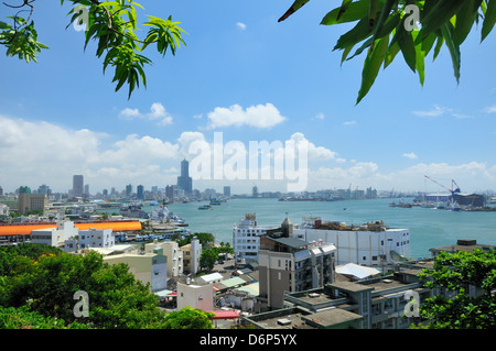 Panoramica del porto di Kaohsiung e il fiume dell'amore urban canal, della città di Kaohsiung, Taiwan, Asia Foto Stock