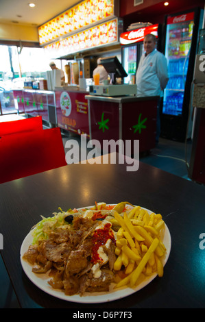 Piastra di kebab in Kebab ristorante King Bruxelles Belgio Europa Foto Stock