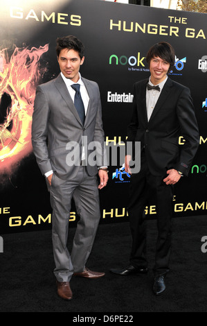 Lewis Tan e Sam Tan prima mondiale di "FAME GAMES" tenutasi presso il Nokia Theatre di Los Angeles Live - Gli arrivi di Los Angeles, California - Foto Stock