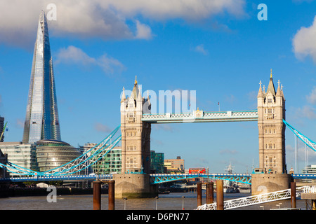 La Shard e il Tower Bridge di notte, Londra, Inghilterra, Regno Unito, Europa Foto Stock