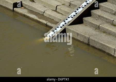 Le inondazioni del fiume Tisza a Szeged Ungheria Paesi CEE, misurazione Foto Stock