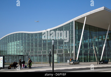 Wroclaw, Polonia, il nuovo aeroporto di Copernico Wroclaw, esterno del nuovo terminale Foto Stock