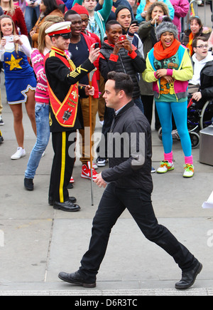 Anthony McPartlin aka Ant 'Gran Bretagna's Got Talent' Flash Mob in Trafalgar Square a Londra, Inghilterra - 09.03.12 Foto Stock