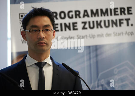 Germania Berlino. Il 22 aprile, 2013. Philipp Rösler (FDP), Ministro federale dell'Economia e della tecnologia, ha presentato il nuovo consiglio consultivo Presidente Prof. Il dott. Tobias Kollmann. Credito: Reynaldo Chaib Paganelli/Alamy Live News Foto Stock