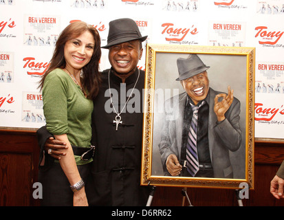 Valerie Smaldone e Ben Vereen ritratto scoprimento e festa in onore di Broadway leggenda Ben Vereen seguendo il suo Municipio Foto Stock