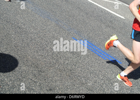 Maratona di Londra guide, contrassegni blu Foto Stock