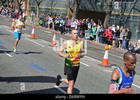 Maratona di Londra guide, contrassegni blu Foto Stock