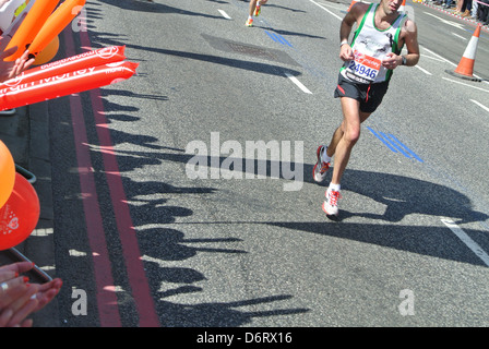 Maratona di Londra guide, contrassegni blu Foto Stock