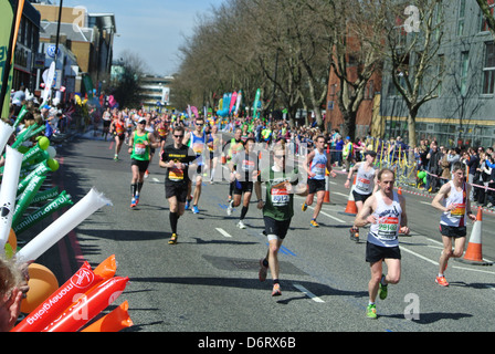 Maratona di Londra guide, 13 mile mark Foto Stock