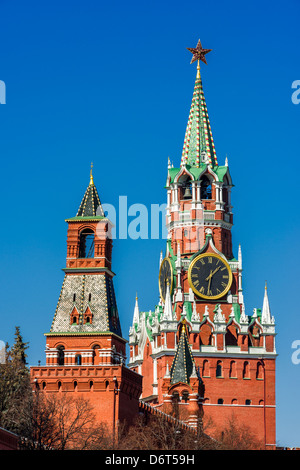 Torre Spasskaya del Cremlino di Mosca Foto Stock