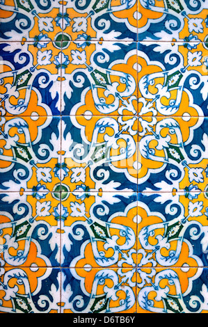 In Spagna, in Catalogna, Barcellona. Dipinto di piastrelle in ceramica in Carrer de Montsio Foto Stock