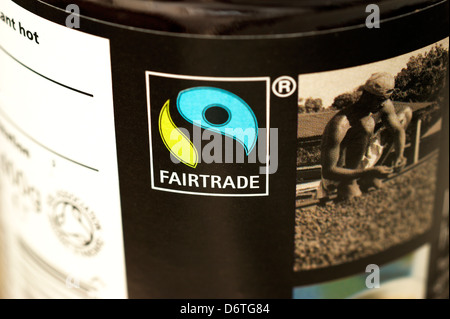 Un barattolo di caffè che mostra il logo fairtrade Foto Stock