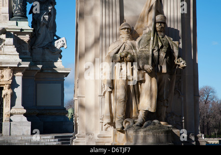 Madrid - dettaglio del monumento di Alfonso XII del Parco del Buen Retiro Foto Stock