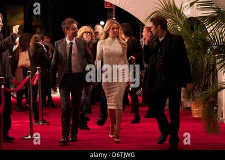 Matt Bellamy , Kate Hudson presso gli arrivi per il fondamentalista riluttante Premiere al Tribeca Film Festival 2013, Tribeca Performing Arts Center (BMCC TPAC), New York, NY Aprile 22, 2013. Foto di: Andres Otero/Everett Collection /Alamy Live News Foto Stock