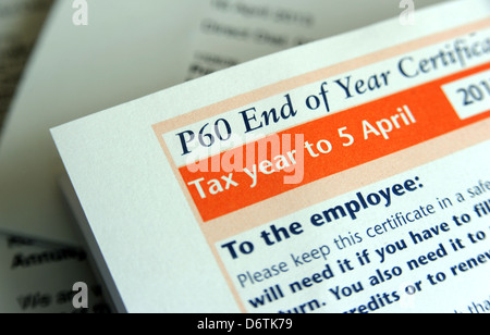 P60 forma fiscali Tassazione nuovamente self assessment reddito domestico dei salari I BILANCI DI FINE ANNO DI APRILE COSTITUISCE L'inflazione INLAND REVENUE contanti UK Foto Stock