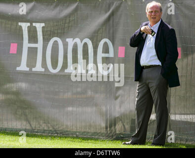 Club della Bundesliga FC Bayern Monaco di Baviera general manager Uli Hoeness mostrato durante la formazione di Monaco di Baviera, Germania, 03 luglio 2007. Foto: Matthias Schrader Foto Stock