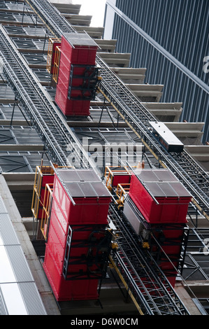 Il nuovo complesso del World Trade Center essendo costruito nel quartiere finanziario di New York City, Stati Uniti d'America Foto Stock