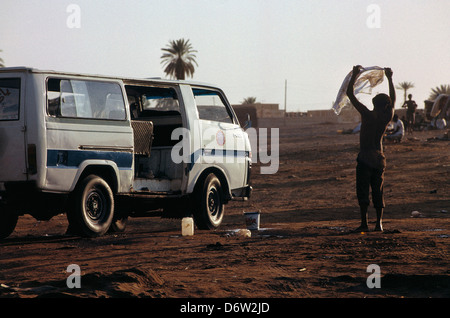 Il lavaggio sulle rive del Nilo a Omdurman. Foto Stock