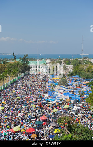 Il memorial day celebrazione 1 mese dopo il gennaio 2010 terremoto, Port-au-Prince, Haiti, dei Caraibi Foto Stock