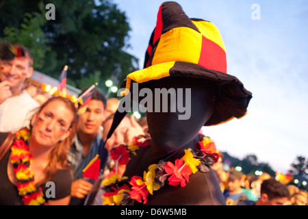 Berlino, Germania, i visitatori del ventilatore miglia di calcio Euro 2012 Foto Stock