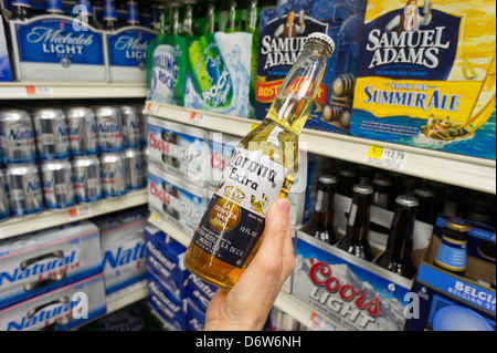 Bottiglia di importati dal Messico birra Corona Foto Stock