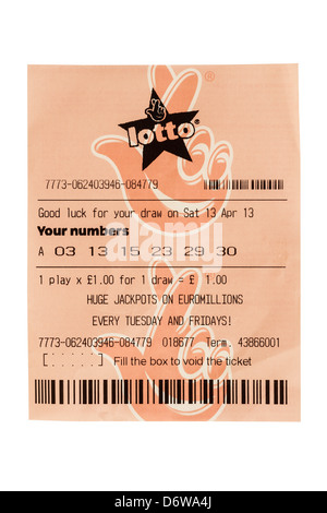 Un lotto di biglietti della lotteria su sfondo bianco Foto Stock