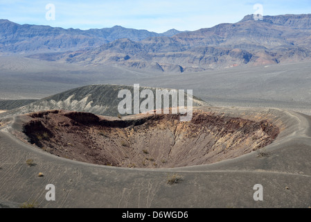 Il piccolo cratere Hebe. Parco Nazionale della Valle della Morte, California, Stati Uniti d'America. Foto Stock