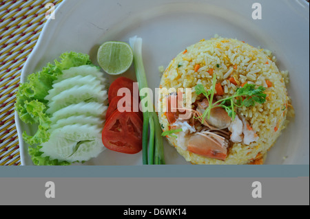 Cibo tailandese su una piastra Nong Bua Lam Phu, Thailandia Foto Stock