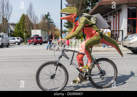 I dinosauri contro i combustibili fossili a Vancouver per la Giornata della Terra parata e Festival 2013 Foto Stock