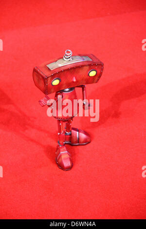 Sydney, NSW, Australia. 23 Aprile, 2013. Direttore J.J. Abrams e attori Chris Pine e Zachary Quinto e Karl Urban sul tappeto rosso al Star Trek nelle tenebre australiano e Premiere mondiale. Nella foto è la Bad Robot logo. Credito: Credito: Richard Milnes / Alamy Live News. Foto Stock