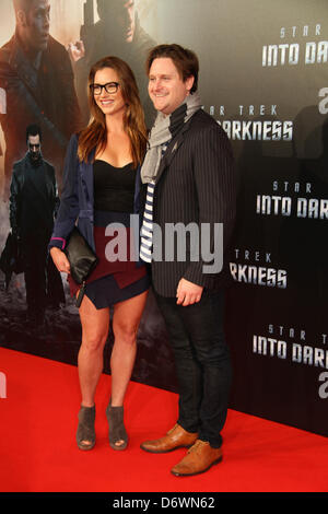 Sydney, NSW, Australia. 23 Aprile, 2013. Direttore J.J. Abrams e attori Chris Pine e Zachary Quinto e Karl Urban sul tappeto rosso al Star Trek nelle tenebre australiano e Premiere mondiale. Credito: Credito: Richard Milnes / Alamy Live News. Foto Stock