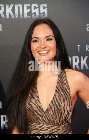 Sydney, NSW, Australia. 23 Aprile, 2013. Direttore J.J. Abrams e attori Chris Pine e Zachary Quinto e Karl Urban sul tappeto rosso al Star Trek nelle tenebre australiano e Premiere mondiale. Nella foto è attrice Tasneem Roc. Credito: Credito: Richard Milnes / Alamy Live News. Foto Stock