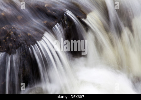 Forza Redmire sul Fiume Ure Wensleydale Yorkshire Dales Inghilterra Foto Stock