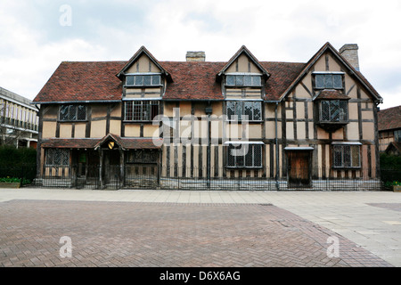 L'entrata frontale di Shakespeare Luogo di nascita. Storica casa del XVI secolo in Henley Street.