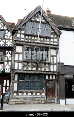 Vecchie travi in legno di quercia di edificio di legno a Stratford upon Avon. Foto Stock