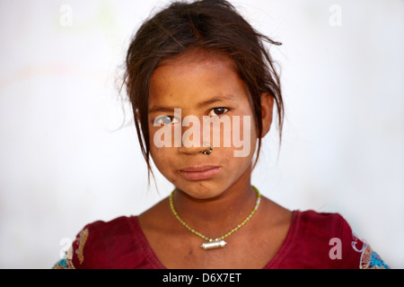 Ritratto di un giovane bambino indiano girl, Udaipur, Rajasthan, India Foto Stock