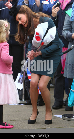 Caterina, duchessa di Cambridge, aka Kate Middleton arriva a De Montfort University durante una visita a Leicester per la Foto Stock