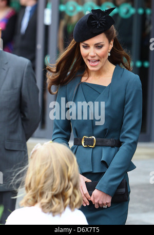 Caterina, duchessa di Cambridge, aka Kate Middleton arriva a De Montfort University durante una visita a Leicester per la Foto Stock