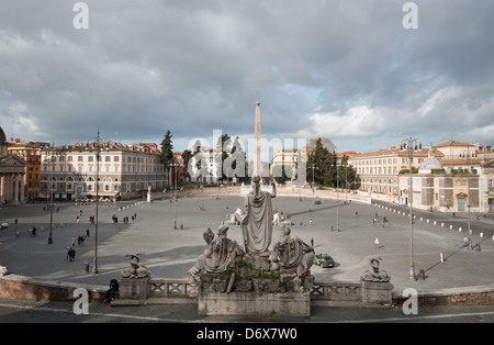 Roma, Italia. Una vista in elevazione di Piazza del Popolo nel Tridente distretto della città. 2013. Foto Stock