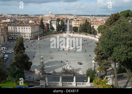 Roma, Italia. Una vista in elevazione di Piazza del Popolo nel Tridente distretto della città. 2013. Foto Stock