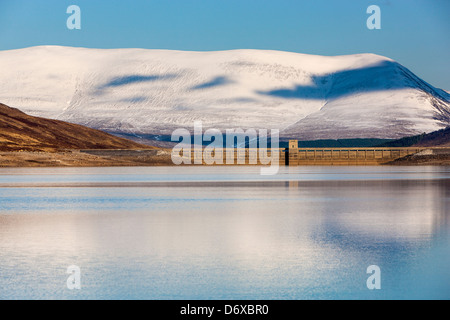 Il Loch Glascarnoch, Wester Ross nel Nord Ovest Highlands della Scozia, Regno Unito, Europa Foto Stock